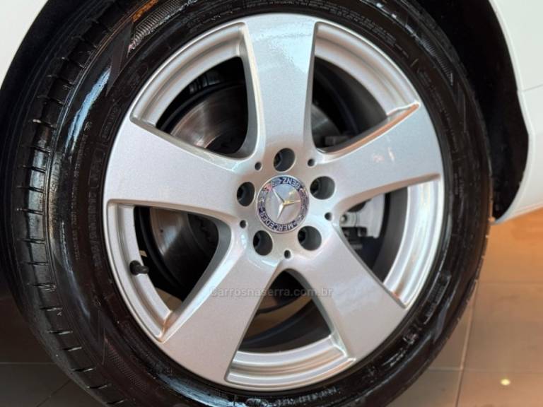 MERCEDES-BENZ - C 200 - 2015/2016 - Branca - R$ 125.900,00
