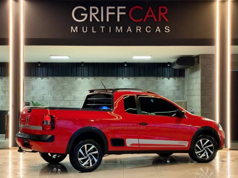 VOLKSWAGEN - SAVEIRO - 2013/2014 - Vermelha - R$ 55.900,00
