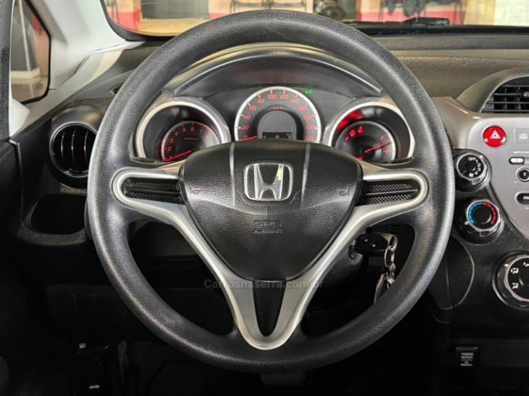 HONDA - FIT - 2011/2012 - Prata - R$ 39.900,00