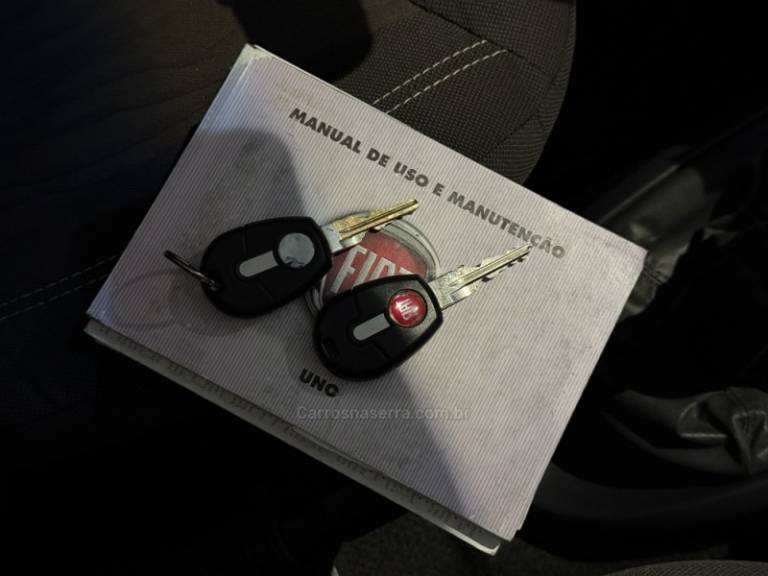 FIAT - UNO - 2014/2014 - Prata - R$ 39.900,00