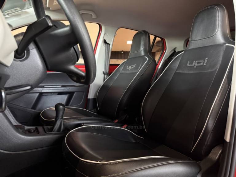 VOLKSWAGEN - UP - 2015/2016 - Vermelha - R$ 52.900,00