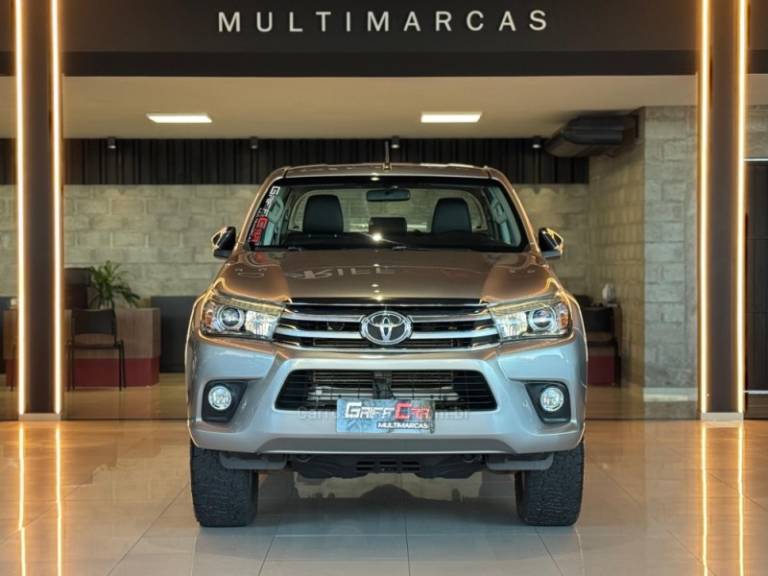 TOYOTA - HILUX - 2016/2017 - Prata - R$ 199.900,00