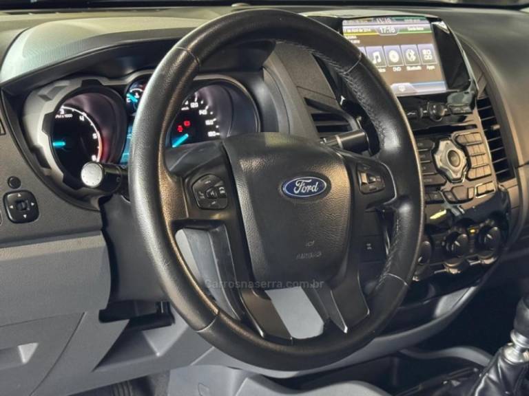FORD - RANGER - 2014/2015 - Bege - R$ 108.900,00