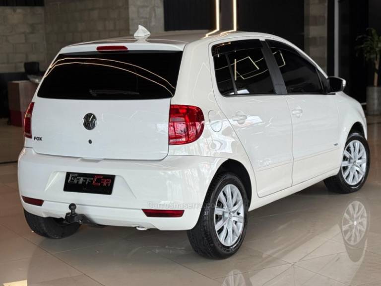 VOLKSWAGEN - FOX - 2013/2014 - Branca - R$ 41.900,00