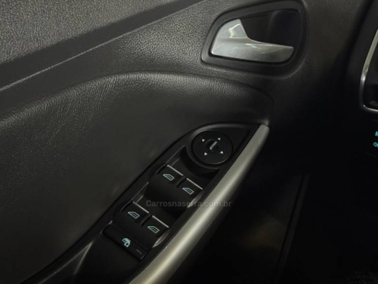 FORD - FOCUS - 2012/2014 - Prata - R$ 49.900,00