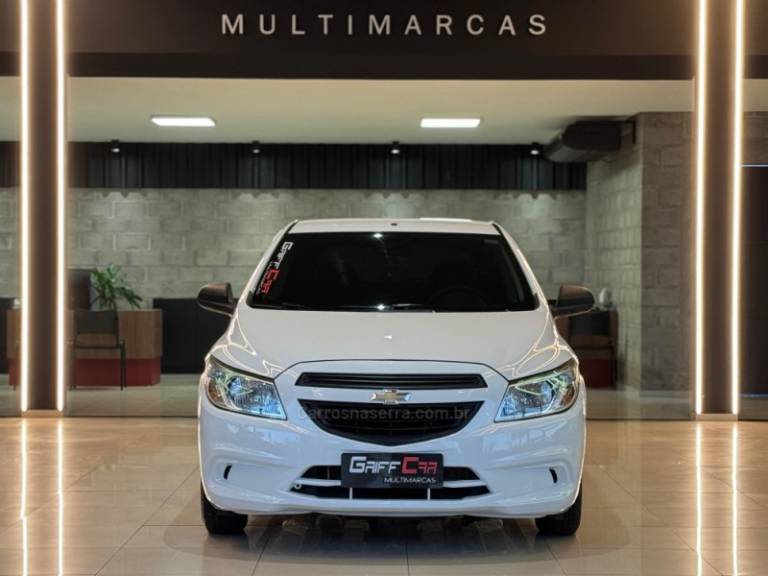 CHEVROLET - ONIX - 2017/2018 - Branca - R$ 49.900,00