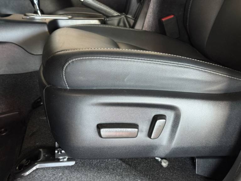 TOYOTA - HILUX - 2024/2024 - Preta - R$ 311.900,00