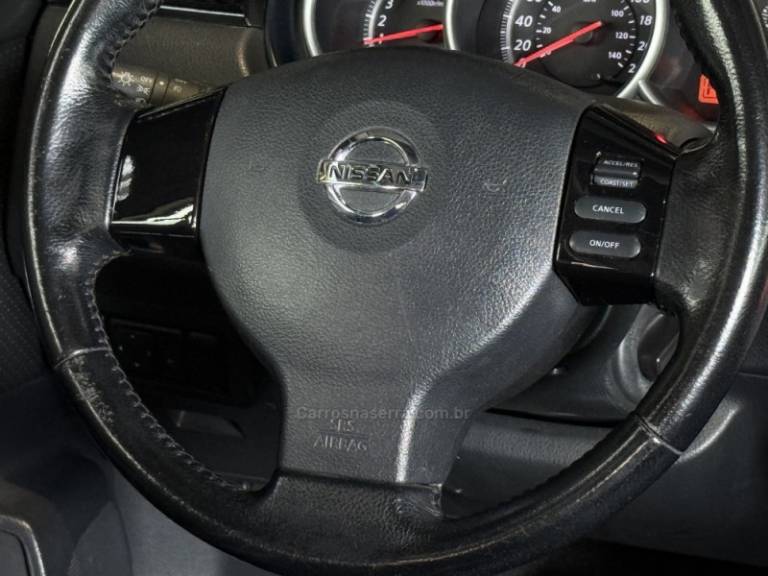 NISSAN - TIIDA - 2010/2011 - Prata - R$ 43.900,00