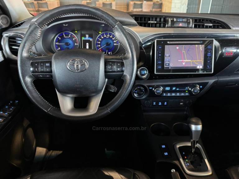 TOYOTA - HILUX - 2016/2017 - Prata - R$ 199.900,00