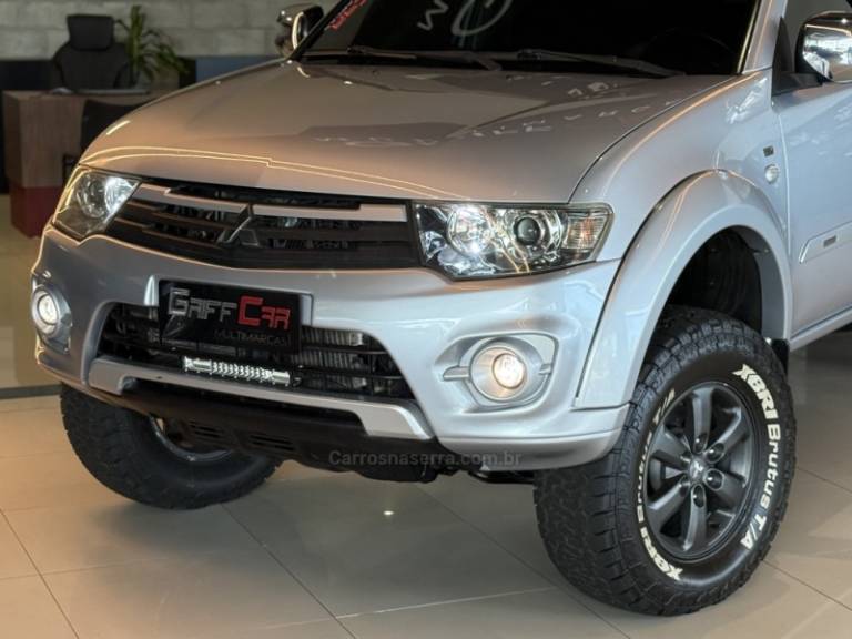MITSUBISHI - L200 TRITON - 2016/2017 - Prata - R$ 149.900,00
