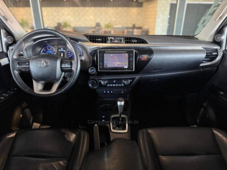 TOYOTA - HILUX - 2016/2017 - Prata - R$ 191.900,00