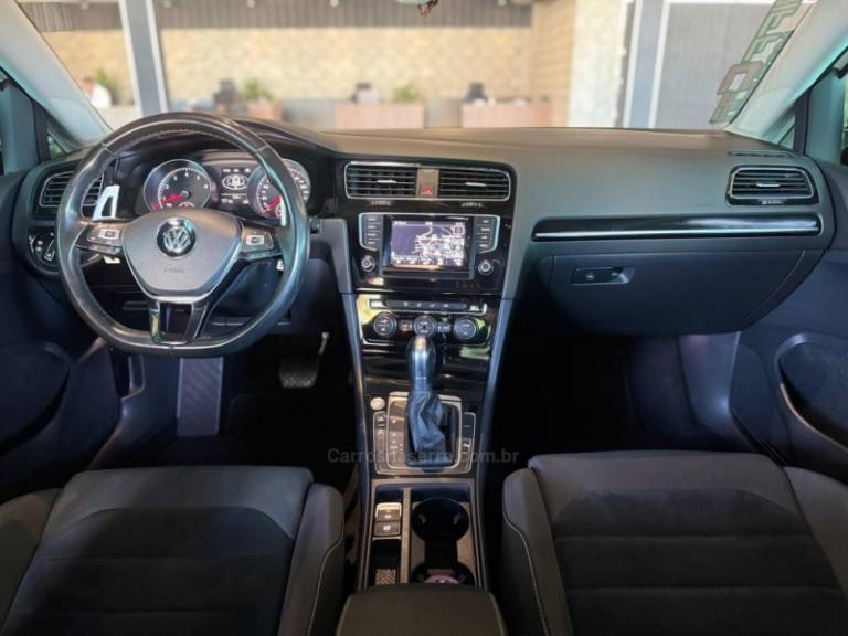 VOLKSWAGEN - GOLF - 2013/2014 - Branca - R$ 89.900,00