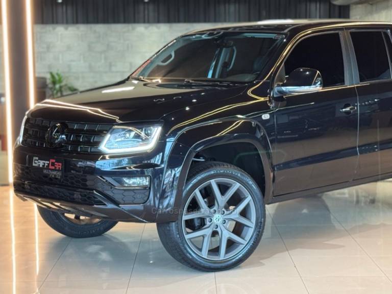 VOLKSWAGEN - AMAROK - 2017/2018 - Preta - R$ 144.900,00