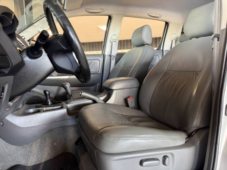 TOYOTA - HILUX - 2014/2014 - Prata - R$ 147.900,00