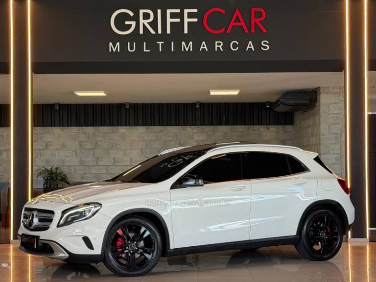 MERCEDES-BENZ - GLA 200 - 2014/2015 - Branca - R$ 109.900,00