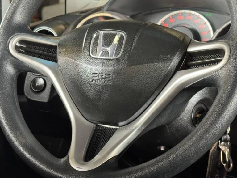 HONDA - FIT - 2011/2012 - Prata - R$ 39.900,00