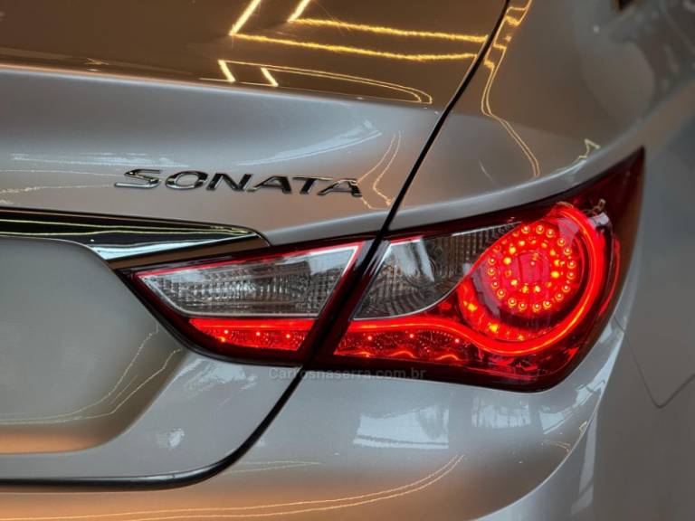 HYUNDAI - SONATA - 2011/2012 - Prata - R$ 72.900,00