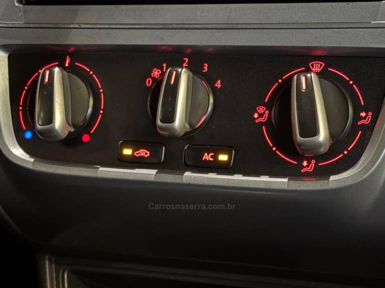 VOLKSWAGEN - SAVEIRO - 2014/2015 - Branca - R$ 49.900,00