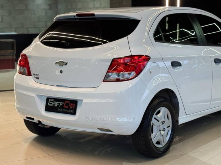 CHEVROLET - ONIX - 2017/2018 - Branca - R$ 49.900,00