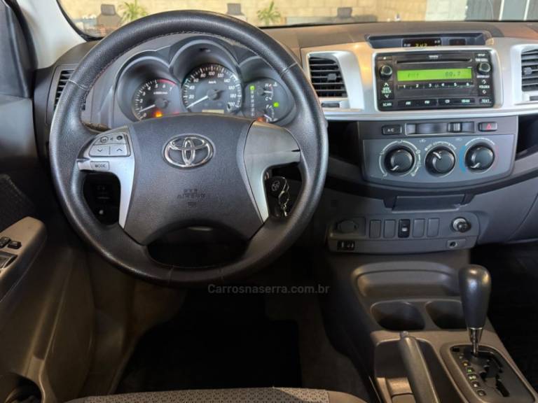 TOYOTA - HILUX - 2011/2012 - Preta - R$ 89.900,00