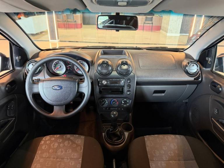 FORD - FIESTA - 2013/2014 - Preta - R$ 32.900,00