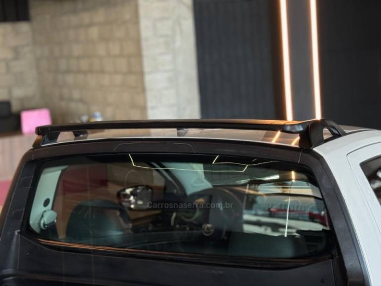 VOLKSWAGEN - SAVEIRO - 2016/2017 - Branca - R$ 51.900,00