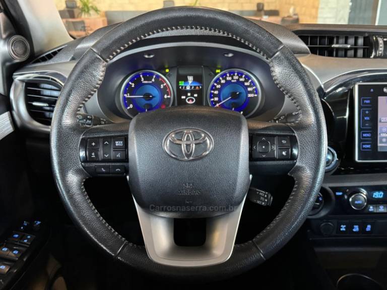 TOYOTA - HILUX - 2016/2017 - Prata - R$ 199.900,00
