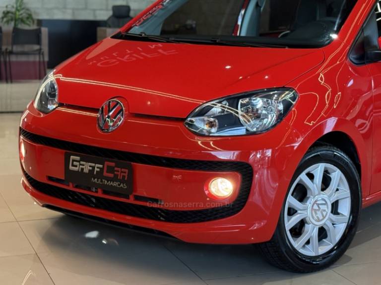 VOLKSWAGEN - UP - 2015/2016 - Vermelha - R$ 52.900,00