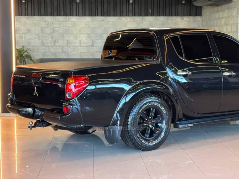 MITSUBISHI - L200 TRITON - 2010/2010 - Preta - R$ 99.900,00