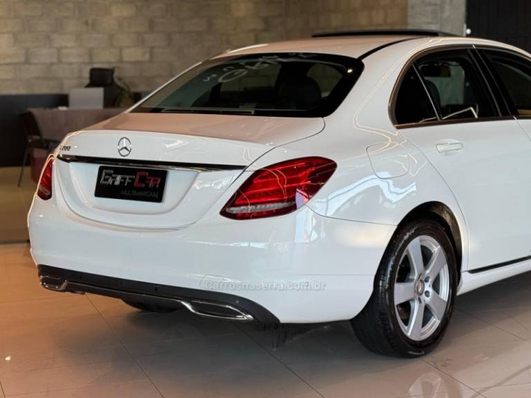 MERCEDES-BENZ - C 200 - 2015/2016 - Branca - R$ 125.900,00