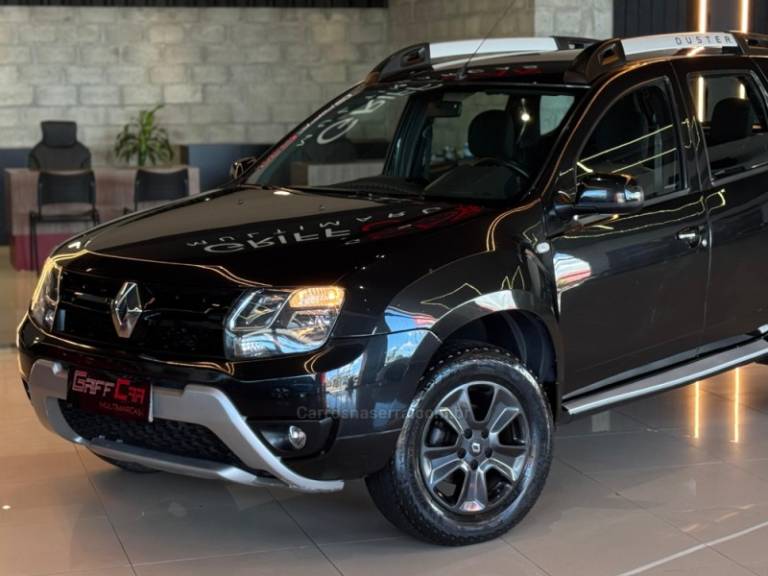 RENAULT - DUSTER - 2015/2016 - Preta - R$ 63.900,00