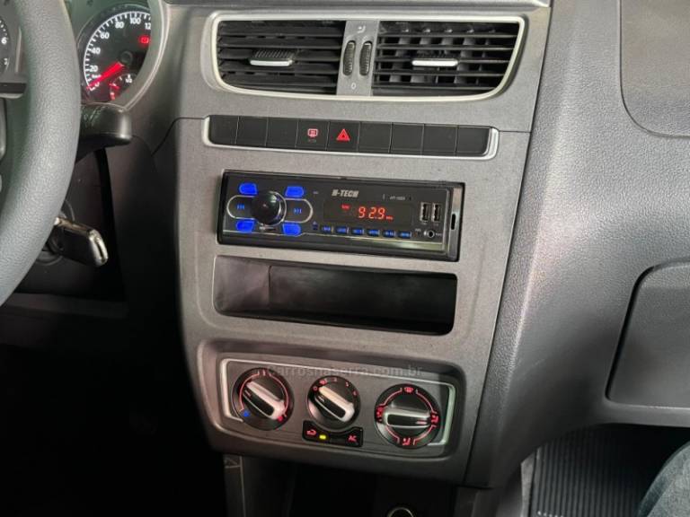 VOLKSWAGEN - FOX - 2013/2014 - Branca - R$ 41.900,00