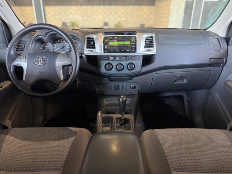 TOYOTA - HILUX - 2011/2012 - Preta - R$ 89.900,00