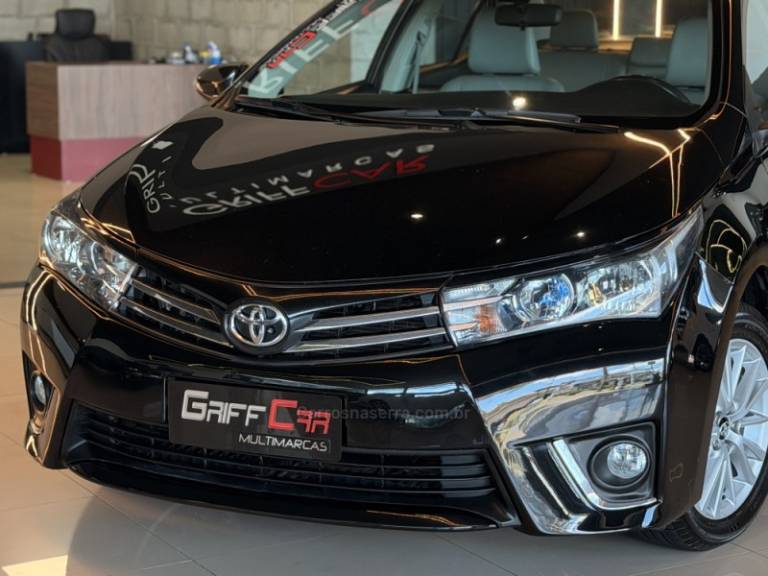 TOYOTA - COROLLA - 2016/2017 - Preta - R$ 83.900,00