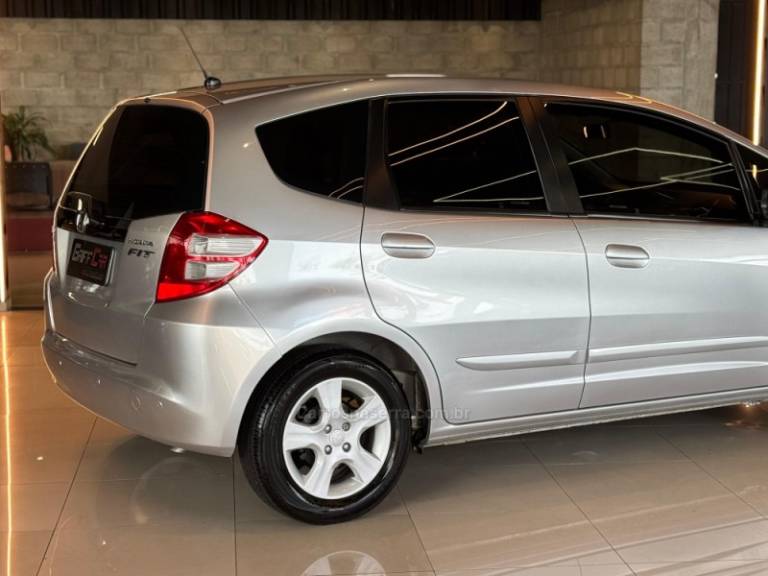 HONDA - FIT - 2011/2012 - Prata - R$ 39.900,00