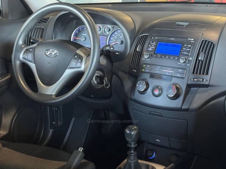 HYUNDAI - I30 - 2011/2012 - Prata - R$ 47.900,00