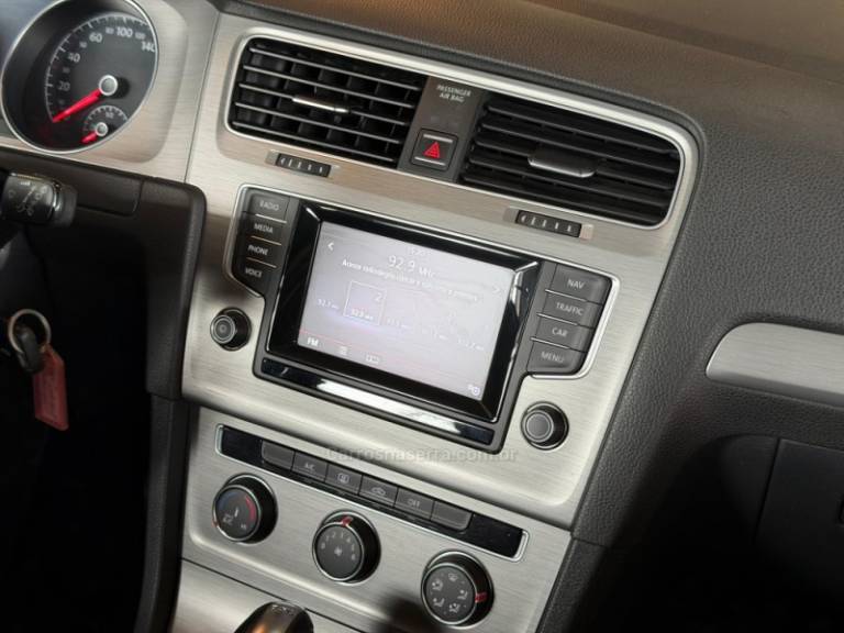 VOLKSWAGEN - GOLF - 2015/2015 - Branca - R$ 82.900,00