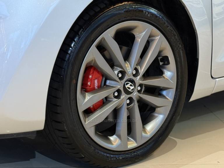HYUNDAI - I30 - 2015/2016 - Prata - R$ 91.900,00