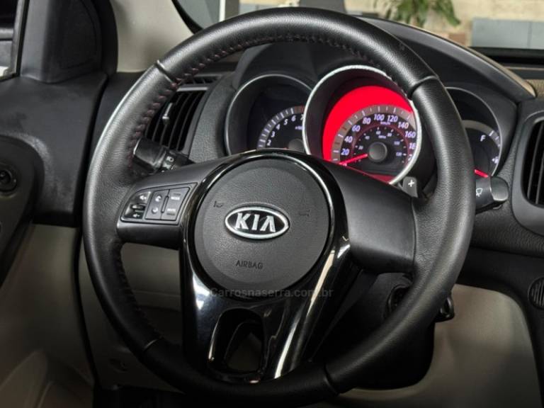KIA MOTORS - CERATO - 2012/2013 - Branca - R$ 59.900,00