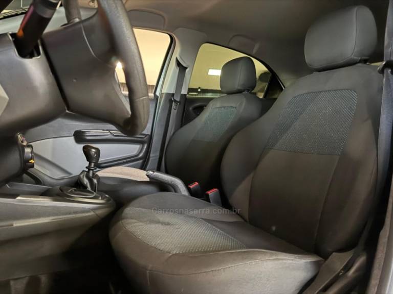 CHEVROLET - ONIX - 2017/2018 - Branca - R$ 49.900,00