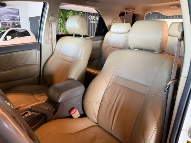 TOYOTA - HILUX SW4 - 2013/2013 - Branca - R$ 146.900,00