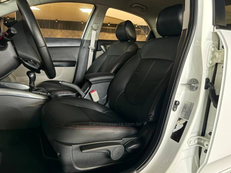 KIA MOTORS - CERATO - 2012/2013 - Branca - R$ 59.900,00