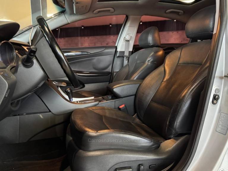 HYUNDAI - SONATA - 2011/2012 - Prata - R$ 72.900,00