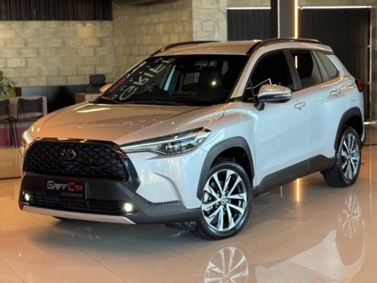 TOYOTA - COROLLA - 2022/2023 - Prata - R$ 148.900,00