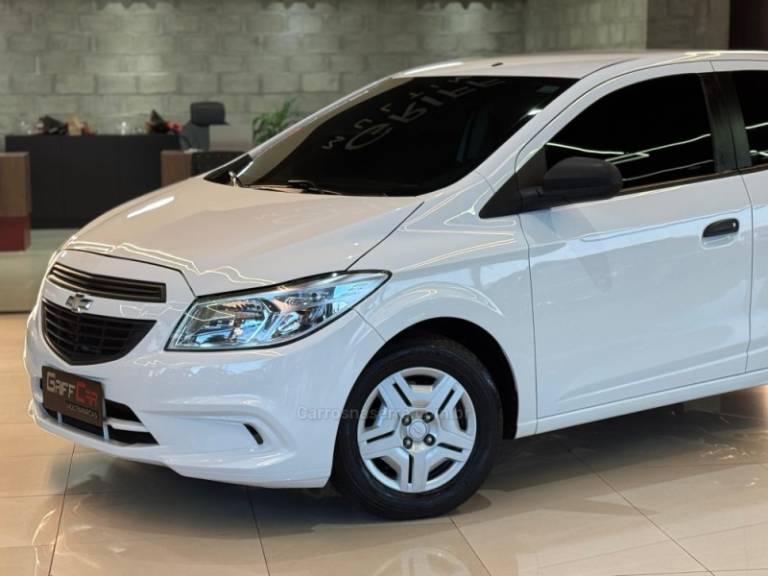 CHEVROLET - ONIX - 2017/2018 - Branca - R$ 49.900,00