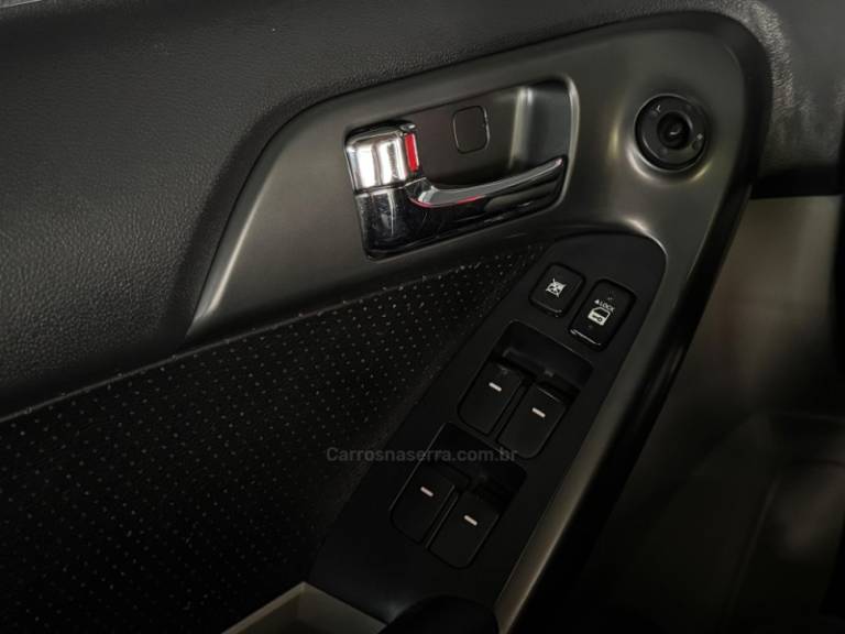 KIA MOTORS - CERATO - 2012/2013 - Branca - R$ 59.900,00