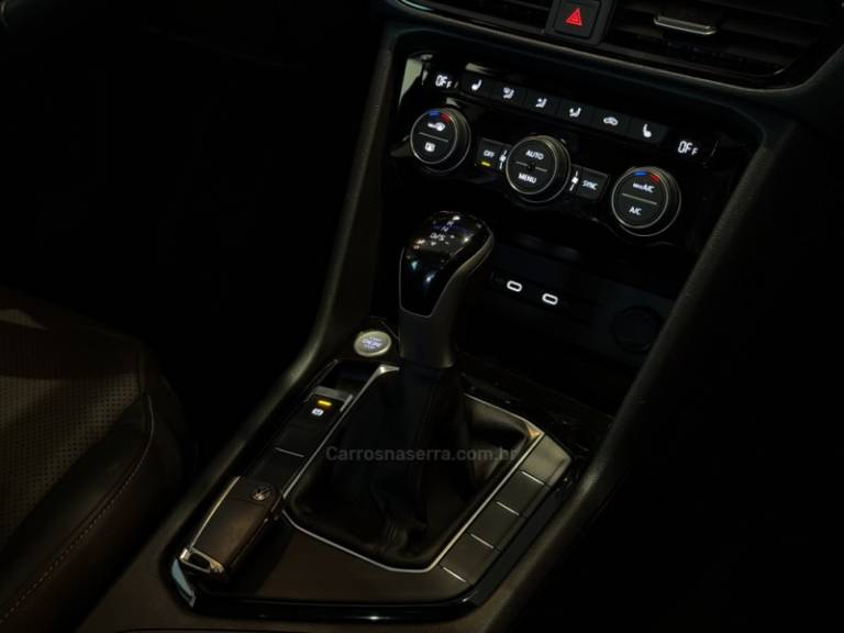 VOLKSWAGEN - TAOS - 2022/2022 - Branca - R$ 149.900,00