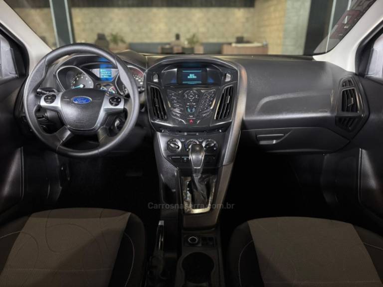 FORD - FOCUS - 2014/2015 - Branca - Sob Consulta