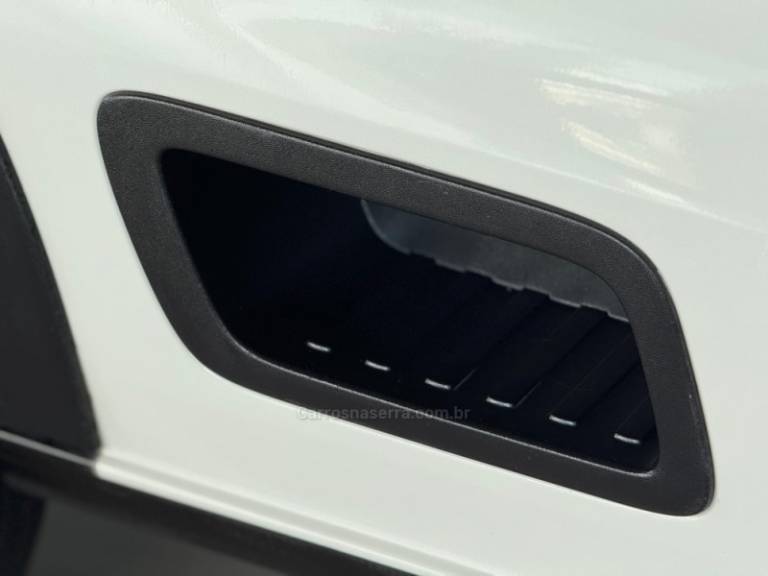 VOLKSWAGEN - SAVEIRO - 2016/2017 - Branca - R$ 51.900,00