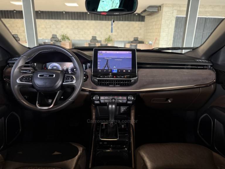 JEEP - COMMANDER - 2023/2023 - Cinza - R$ 179.900,00